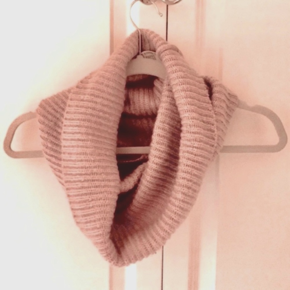 H&M Infinity Scarf Dusty Rose